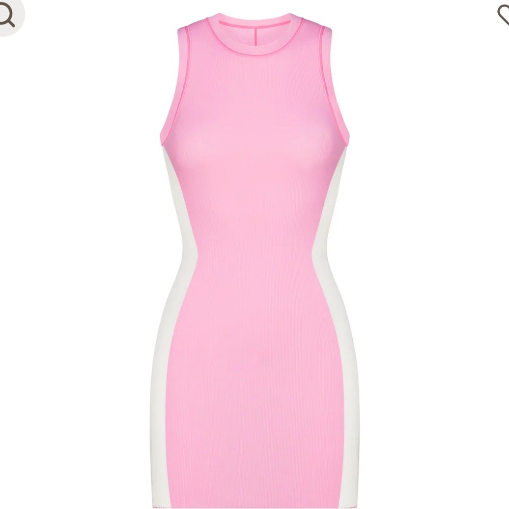 SKIMS COTTON RIB TANK DRESS
BUBBLE GUM MULTI / M